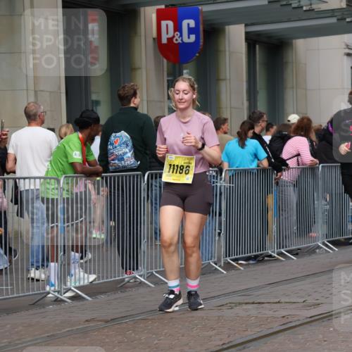 13.09.2026 - 21. swb-Marathon Bremen Strokosch-Dieckow http://msf.ph/oto/10352477 13.09.2026 11:14:26 Ziel 10271, 10519, 10557, 10705, 10752, 10776, 10805, 11085, 11097, 11098, 11186, 11288, 11408, 11645, 11673, 11876, 11974, 12191, 12193, 10303, 10395, 10396, 10402, 10586, 10722, 10784, 10854, 11041, 11140, 11173, 11233, 11363, 11535, 11703, 11864, 12100, 12112, 12431 meine-sportfotos.de