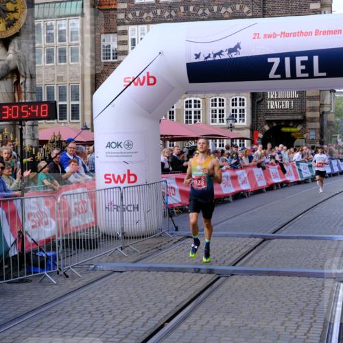 13.09.2026 - 21. swb-Marathon Bremen Tim E. http://msf.ph/oto/10352521 13.09.2026 12:36:38 Ziel  meine-sportfotos.de