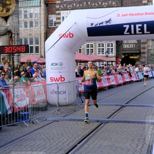 13.09.2026 - 21. swb-Marathon Bremen Tim E. http://msf.ph/oto/10352534 13.09.2026 12:36:38 Ziel  meine-sportfotos.de