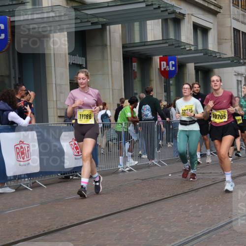 13.09.2026 - 21. swb-Marathon Bremen Strokosch-Dieckow http://msf.ph/oto/10352564 13.09.2026 11:14:28 Ziel 10271, 10519, 10557, 10705, 10752, 10776, 10805, 11085, 11097, 11098, 11186, 11288, 11408, 11645, 11673, 11876, 11974, 12191, 12193, 10303, 10395, 10396, 10402, 10586, 10722, 10784, 10854, 11041, 11140, 11173, 11233, 11363, 11535, 11703, 11864, 12100, 12112, 12431 meine-sportfotos.de