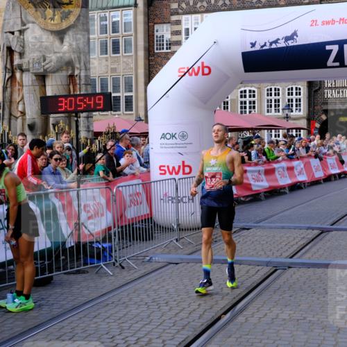 13.09.2026 - 21. swb-Marathon Bremen Tim E. http://msf.ph/oto/10352586 13.09.2026 12:36:38 Ziel  meine-sportfotos.de