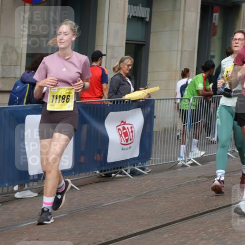 13.09.2026 - 21. swb-Marathon Bremen Strokosch-Dieckow http://msf.ph/oto/10352596 13.09.2026 11:14:29 Ziel 10271, 10519, 10557, 10605, 10705, 10752, 10776, 10805, 11085, 11097, 11098, 11186, 11288, 11408, 11645, 11673, 11876, 11974, 12191, 12193, 10303, 10395, 10396, 10402, 10586, 10722, 10784, 10854, 11041, 11140, 11173, 11233, 11363, 11535, 11703, 11864, 12100, 12112, 12431 meine-sportfotos.de