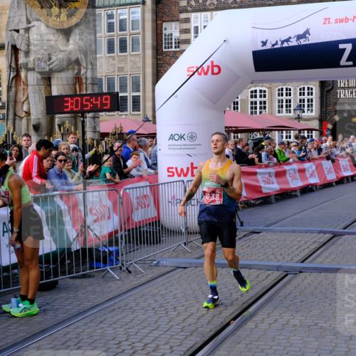 13.09.2026 - 21. swb-Marathon Bremen Tim E. http://msf.ph/oto/10352600 13.09.2026 12:36:39 Ziel  meine-sportfotos.de