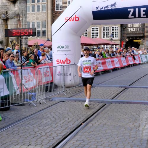 13.09.2026 - 21. swb-Marathon Bremen Tim E. http://msf.ph/oto/10352610 13.09.2026 12:36:44 Ziel  meine-sportfotos.de