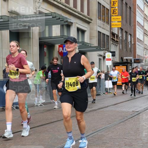 13.09.2026 - 21. swb-Marathon Bremen Strokosch-Dieckow http://msf.ph/oto/10352643 13.09.2026 11:14:30 Ziel 10271, 10519, 10557, 10605, 10705, 10752, 10776, 10805, 11085, 11097, 11098, 11186, 11288, 11408, 11645, 11673, 11876, 11974, 12191, 12193, 10303, 10395, 10396, 10402, 10586, 10722, 10784, 10854, 11041, 11140, 11173, 11233, 11363, 11535, 11703, 11864, 12100, 12112, 12431 meine-sportfotos.de
