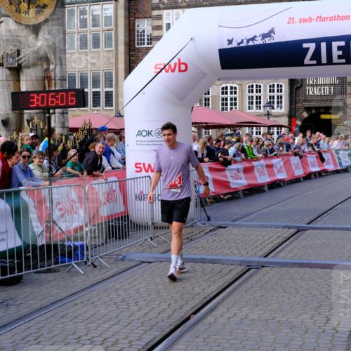 13.09.2026 - 21. swb-Marathon Bremen Tim E. http://msf.ph/oto/10352659 13.09.2026 12:36:56 Ziel  meine-sportfotos.de