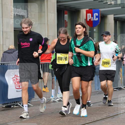 13.09.2026 - 21. swb-Marathon Bremen Strokosch-Dieckow http://msf.ph/oto/10352719 13.09.2026 11:14:32 Ziel 10271, 10519, 10557, 10605, 10705, 10752, 10776, 10805, 11085, 11097, 11098, 11186, 11288, 11408, 11645, 11673, 11876, 11974, 12191, 12193, 12333, 10303, 10395, 10396, 10402, 10586, 10722, 10784, 10854, 11041, 11140, 11173, 11233, 11363, 11535, 11703, 11864, 12100, 12112, 12431 meine-sportfotos.de