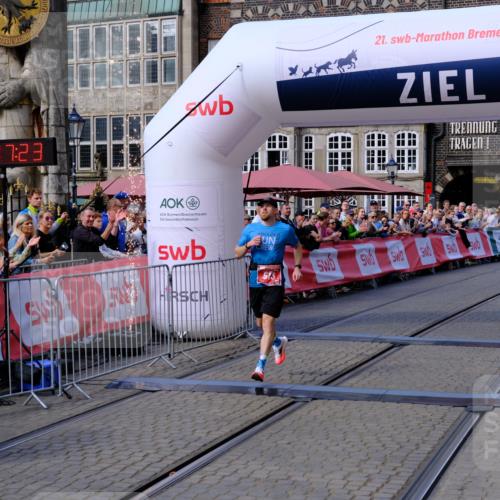 13.09.2026 - 21. swb-Marathon Bremen Tim E. http://msf.ph/oto/10352766 13.09.2026 12:38:12 Ziel  meine-sportfotos.de