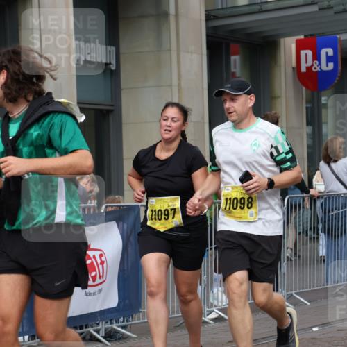 13.09.2026 - 21. swb-Marathon Bremen Strokosch-Dieckow http://msf.ph/oto/10352789 13.09.2026 11:14:34 Ziel 10271, 10325, 10519, 10557, 10605, 10705, 10752, 10776, 10805, 11085, 11097, 11098, 11186, 11288, 11645, 11673, 11810, 11876, 11974, 12110, 12191, 12193, 12333, 10303, 10395, 10396, 10402, 10586, 10722, 10784, 10854, 11041, 11140, 11173, 11363, 11408, 11703, 11864, 12100, 12112, 12431 meine-sportfotos.de