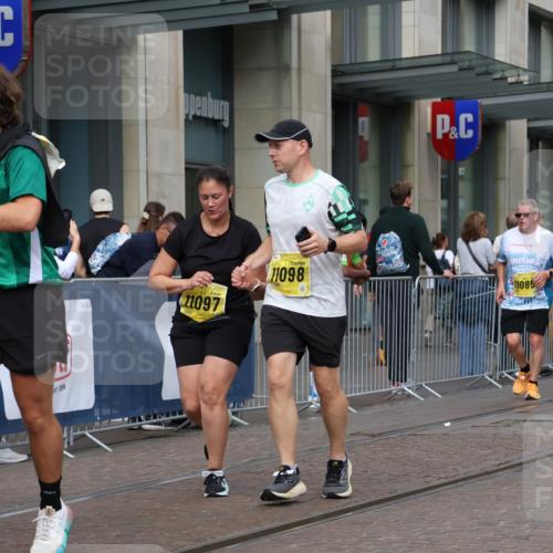 13.09.2026 - 21. swb-Marathon Bremen Strokosch-Dieckow http://msf.ph/oto/10352805 13.09.2026 11:14:34 Ziel 10271, 10325, 10519, 10557, 10605, 10705, 10752, 10776, 10805, 11085, 11097, 11098, 11186, 11288, 11645, 11673, 11810, 11876, 11974, 12110, 12191, 12193, 12333, 10303, 10395, 10396, 10402, 10586, 10722, 10784, 10854, 11041, 11140, 11173, 11363, 11408, 11703, 11864, 12100, 12112, 12431 meine-sportfotos.de
