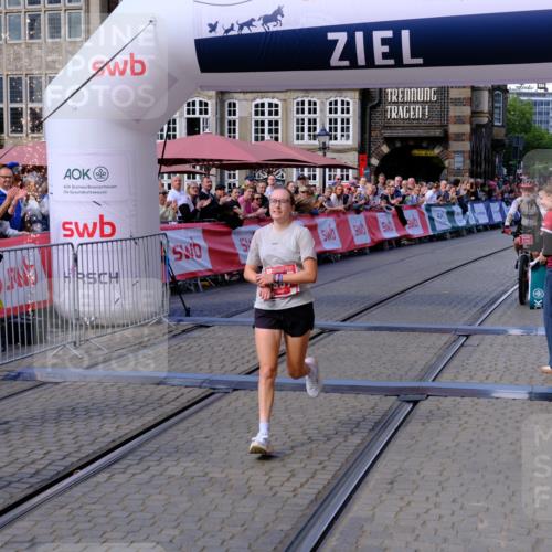13.09.2026 - 21. swb-Marathon Bremen Tim E. http://msf.ph/oto/10352827 13.09.2026 12:38:14 Ziel  meine-sportfotos.de