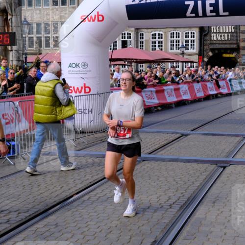 13.09.2026 - 21. swb-Marathon Bremen Tim E. http://msf.ph/oto/10352867 13.09.2026 12:38:15 Ziel  meine-sportfotos.de