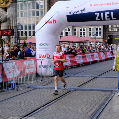 13.09.2026 - 21. swb-Marathon Bremen Tim E. http://msf.ph/oto/10352920 13.09.2026 12:38:31 Ziel  meine-sportfotos.de