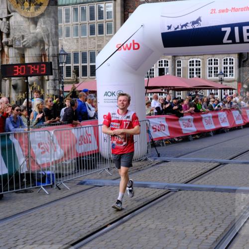 13.09.2026 - 21. swb-Marathon Bremen Tim E. http://msf.ph/oto/10352946 13.09.2026 12:38:32 Ziel  meine-sportfotos.de
