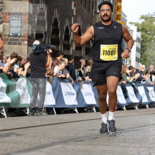 13.09.2026 - 21. swb-Marathon Bremen Strokosch-Dieckow http://msf.ph/oto/10352952 13.09.2026 10:55:17 Ziel 10555, 10646, 10901, 11001, 11620, 11860, 11889, 11908, 11976, 12313, 12800, 13592, 10203, 10256, 10725, 11414, 11748, 11941, 11977, 12030, 12218, 12258, 12348 meine-sportfotos.de