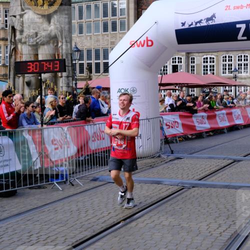 13.09.2026 - 21. swb-Marathon Bremen Tim E. http://msf.ph/oto/10352958 13.09.2026 12:38:32 Ziel  meine-sportfotos.de