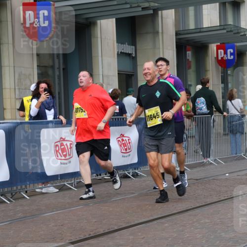 13.09.2026 - 21. swb-Marathon Bremen Strokosch-Dieckow http://msf.ph/oto/10352996 13.09.2026 11:14:39 Ziel 10271, 10325, 10557, 10605, 10752, 10776, 10805, 11085, 11097, 11098, 11288, 11645, 11673, 11694, 11810, 11876, 11974, 11990, 12110, 12191, 12193, 12333, 10303, 10395, 10396, 10519, 10705, 10722, 10784, 11041, 11140, 11173, 11186, 11363, 11408, 11703, 12100, 12112, 12431 meine-sportfotos.de