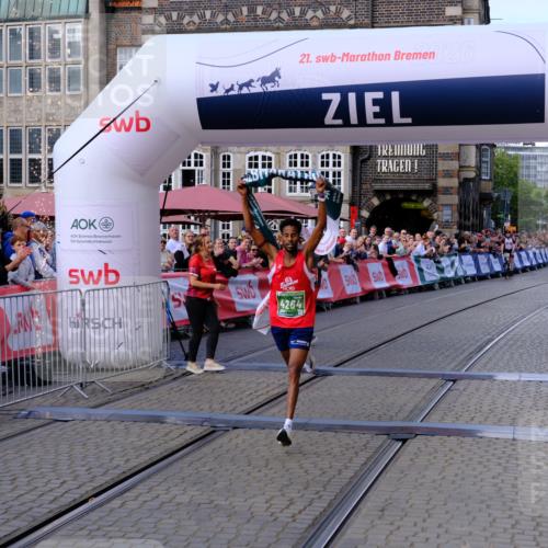 13.09.2026 - 21. swb-Marathon Bremen Tim E. http://msf.ph/oto/10353033 13.09.2026 12:40:59 Ziel 1263, 3662, 4264 meine-sportfotos.de