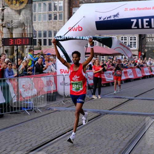 13.09.2026 - 21. swb-Marathon Bremen Tim E. http://msf.ph/oto/10353086 13.09.2026 12:40:59 Ziel 1263, 3662, 4264 meine-sportfotos.de
