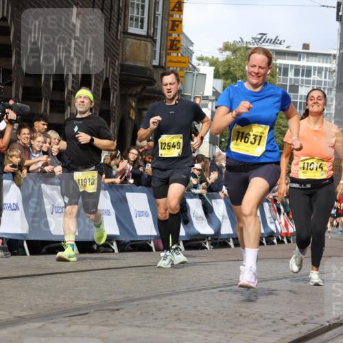 13.09.2026 - 21. swb-Marathon Bremen Strokosch-Dieckow http://msf.ph/oto/10353088 13.09.2026 10:55:23 Ziel 10555, 10646, 10901, 11001, 11620, 11631, 11860, 11889, 11908, 11976, 12313, 13592, 10203, 10256, 10297, 10379, 10529, 10788, 10881, 11377, 11414, 11557, 11748, 11862, 11941, 11975, 11977, 12030, 12150, 12348 meine-sportfotos.de