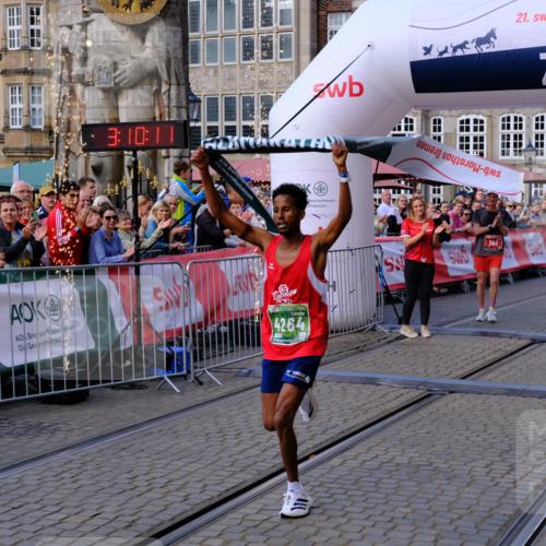 13.09.2026 - 21. swb-Marathon Bremen Tim E. http://msf.ph/oto/10353097 13.09.2026 12:41:00 Ziel 1263, 3662, 4264 meine-sportfotos.de