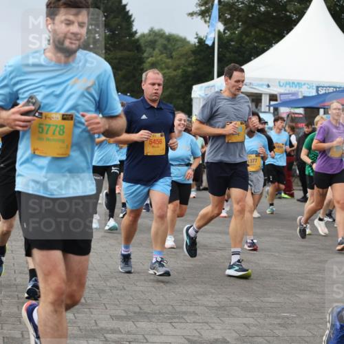13.09.2026 - Kiel Lauf Andreas Tolksdorf http://msf.ph/oto/10353191 13.09.2026 09:56:56 Kiellinie 38, 5778, 39, 5456, 1377, 39, 5174 meine-sportfotos.de