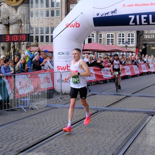 13.09.2026 - 21. swb-Marathon Bremen Tim E. http://msf.ph/oto/10353232 13.09.2026 12:41:08 Ziel 642, 1263, 3662 meine-sportfotos.de