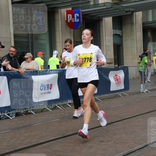 13.09.2026 - 21. swb-Marathon Bremen Strokosch-Dieckow http://msf.ph/oto/10353294 13.09.2026 11:14:52 Ziel 10325, 10605, 10606, 11424, 11694, 11810, 11990, 12110, 12333, 10271, 10519, 10557, 10705, 10752, 10776, 10805, 11085, 11097, 11098, 11186, 11288, 11408, 11645, 11673, 11876, 11974, 12191, 12193 meine-sportfotos.de