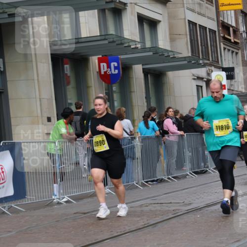 13.09.2026 - 21. swb-Marathon Bremen Strokosch-Dieckow http://msf.ph/oto/10353326 13.09.2026 11:14:53 Ziel 10325, 10605, 10606, 11424, 11694, 11810, 11990, 12110, 12333, 10271, 10519, 10557, 10705, 10752, 10776, 10805, 11085, 11097, 11098, 11186, 11288, 11408, 11645, 11673, 11876, 11974, 12191, 12193 meine-sportfotos.de