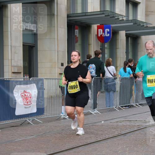 13.09.2026 - 21. swb-Marathon Bremen Strokosch-Dieckow http://msf.ph/oto/10353359 13.09.2026 11:14:54 Ziel 10325, 10605, 10606, 11424, 11694, 11810, 11990, 12110, 12333, 10271, 10519, 10557, 10605, 10705, 10752, 10776, 10805, 11085, 11097, 11098, 11186, 11288, 11408, 11645, 11673, 11876, 11974, 12191, 12193 meine-sportfotos.de