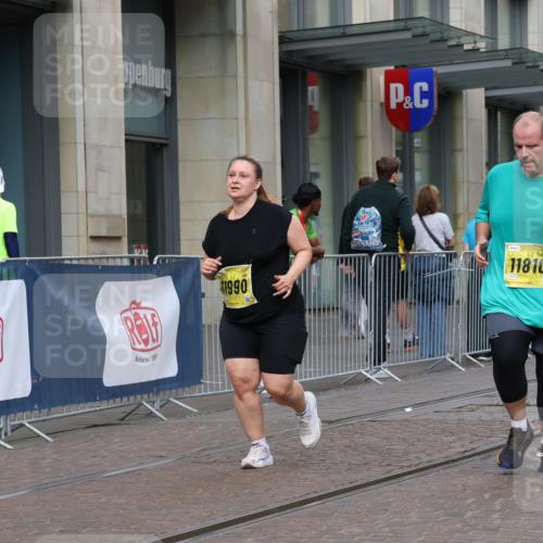 13.09.2026 - 21. swb-Marathon Bremen Strokosch-Dieckow http://msf.ph/oto/10353376 13.09.2026 11:14:54 Ziel 10325, 10605, 10606, 11424, 11694, 11810, 11990, 12110, 12333, 10271, 10519, 10557, 10605, 10705, 10752, 10776, 10805, 11085, 11097, 11098, 11186, 11288, 11408, 11645, 11673, 11876, 11974, 12191, 12193 meine-sportfotos.de