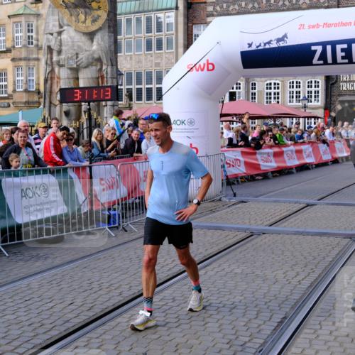 13.09.2026 - 21. swb-Marathon Bremen Tim E. http://msf.ph/oto/10353386 13.09.2026 12:42:02 Ziel 129, 1139 meine-sportfotos.de