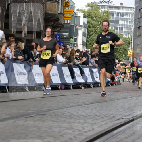 13.09.2026 - 21. swb-Marathon Bremen Strokosch-Dieckow http://msf.ph/oto/10353387 13.09.2026 10:55:30 Ziel 10555, 11001, 11014, 11466, 11631, 11908, 11910, 11976, 12201, 12549, 10203, 10243, 10297, 10379, 10423, 10529, 10550, 10788, 10809, 10881, 10952, 11377, 11510, 11557, 11748, 11862, 11975, 12030, 12125, 12150, 12188, 12348 meine-sportfotos.de