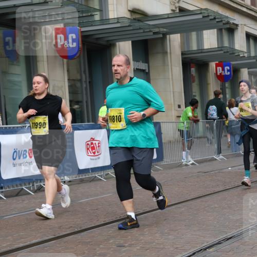 13.09.2026 - 21. swb-Marathon Bremen Strokosch-Dieckow http://msf.ph/oto/10353448 13.09.2026 11:14:56 Ziel 10325, 10606, 11424, 11694, 11810, 11990, 12110, 12333, 10271, 10519, 10557, 10605, 10705, 10752, 10776, 10805, 11085, 11097, 11098, 11186, 11288, 11408, 11645, 11673, 11876, 11974, 12191, 12193, 12333 meine-sportfotos.de
