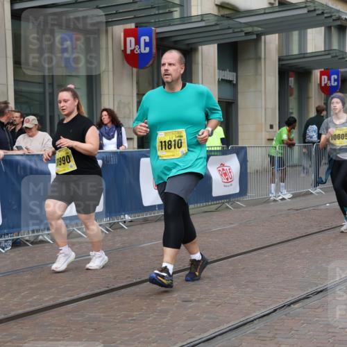 13.09.2026 - 21. swb-Marathon Bremen Strokosch-Dieckow http://msf.ph/oto/10353465 13.09.2026 11:14:56 Ziel 10325, 10606, 11424, 11694, 11810, 11990, 12110, 12333, 10271, 10519, 10557, 10605, 10705, 10752, 10776, 10805, 11085, 11097, 11098, 11186, 11288, 11408, 11645, 11673, 11876, 11974, 12191, 12193, 12333 meine-sportfotos.de