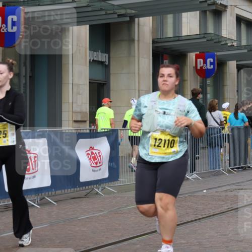 13.09.2026 - 21. swb-Marathon Bremen Strokosch-Dieckow http://msf.ph/oto/10353569 13.09.2026 11:14:58 Ziel 10325, 10606, 11424, 11694, 11810, 11990, 12110, 10271, 10519, 10557, 10605, 10705, 10752, 10776, 10805, 11085, 11097, 11098, 11186, 11288, 11408, 11645, 11673, 11876, 11974, 12191, 12193, 12333 meine-sportfotos.de