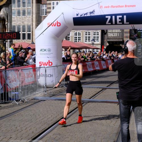 13.09.2026 - 21. swb-Marathon Bremen Tim E. http://msf.ph/oto/10353667 13.09.2026 12:43:28 Ziel  meine-sportfotos.de