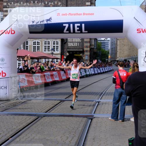 13.09.2026 - 21. swb-Marathon Bremen Tim E. http://msf.ph/oto/10353729 13.09.2026 12:44:03 Ziel 1567, 5212 meine-sportfotos.de