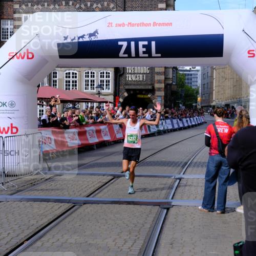 13.09.2026 - 21. swb-Marathon Bremen Tim E. http://msf.ph/oto/10353743 13.09.2026 12:44:03 Ziel 1567, 5212 meine-sportfotos.de