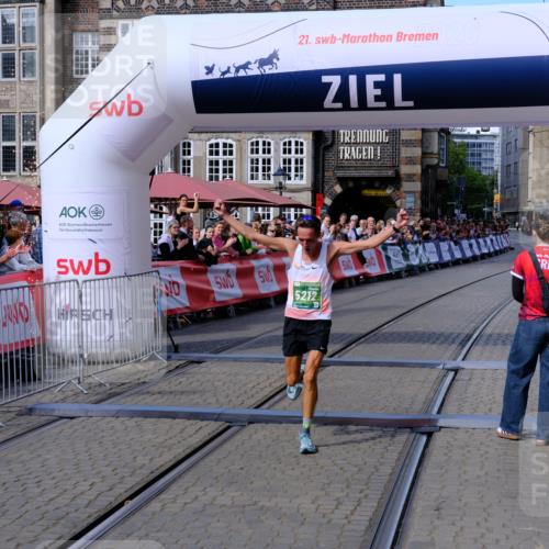 13.09.2026 - 21. swb-Marathon Bremen Tim E. http://msf.ph/oto/10353801 13.09.2026 12:44:04 Ziel 1567, 5212 meine-sportfotos.de