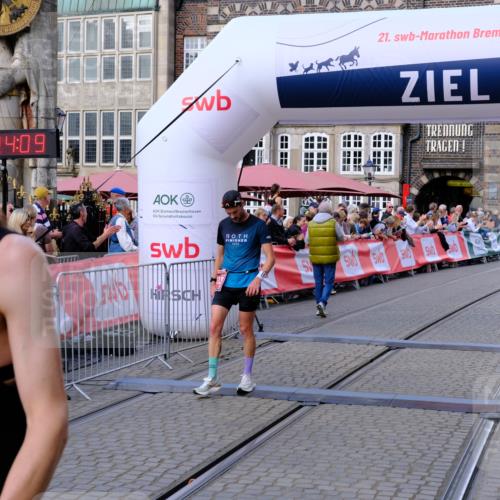 13.09.2026 - 21. swb-Marathon Bremen Tim E. http://msf.ph/oto/10354016 13.09.2026 12:44:58 Ziel 289, 6485 meine-sportfotos.de