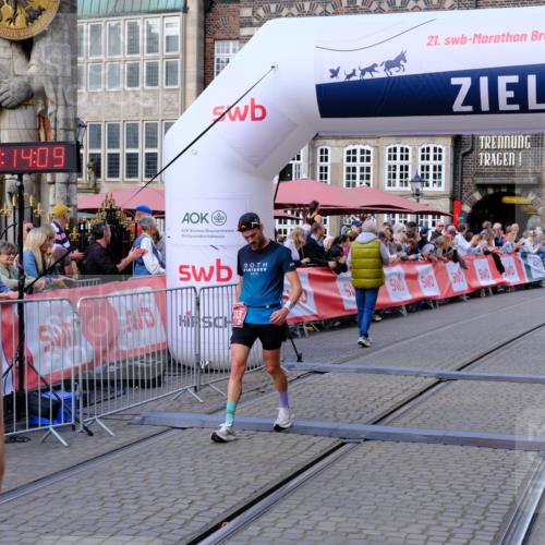 13.09.2026 - 21. swb-Marathon Bremen Tim E. http://msf.ph/oto/10354030 13.09.2026 12:44:58 Ziel 289, 6485 meine-sportfotos.de