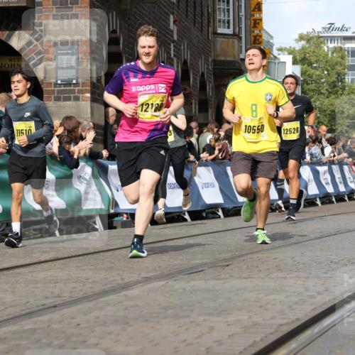 13.09.2026 - 21. swb-Marathon Bremen Strokosch-Dieckow http://msf.ph/oto/10354098 13.09.2026 10:55:51 Ziel 10203, 10256, 10297, 10379, 10423, 10529, 10725, 10788, 10809, 10881, 11377, 11414, 11557, 11748, 11862, 11941, 11975, 11977, 12030, 12125, 12150, 12188, 12218, 12258, 12348, 10298, 10690, 10703, 11790, 11972, 12061, 12484, 13565 meine-sportfotos.de