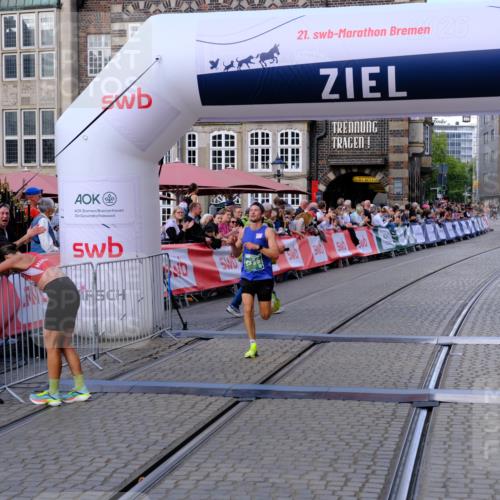 13.09.2026 - 21. swb-Marathon Bremen Tim E. http://msf.ph/oto/10354182 13.09.2026 12:45:09 Ziel 289, 814, 1187, 1840, 4474, 6485, 8285 meine-sportfotos.de