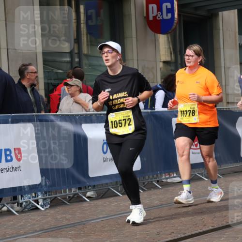 13.09.2026 - 21. swb-Marathon Bremen Strokosch-Dieckow http://msf.ph/oto/10354249 13.09.2026 11:15:37 Ziel 10474, 10572, 10665, 10900, 11217, 11307, 11549, 11613, 11778, 11897, 11940, 12046, 12137, 12306, 10606, 11424, 11504, 12137 meine-sportfotos.de