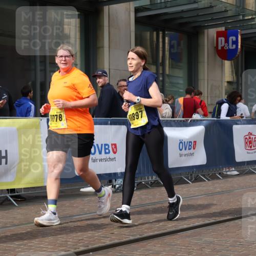 13.09.2026 - 21. swb-Marathon Bremen Strokosch-Dieckow http://msf.ph/oto/10354349 13.09.2026 11:15:39 Ziel 10474, 10665, 10900, 11217, 11307, 11549, 11613, 11768, 11778, 11897, 11940, 12046, 12306, 10572, 10606, 11424, 11504, 12137 meine-sportfotos.de