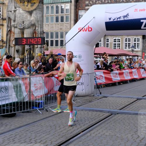 13.09.2026 - 21. swb-Marathon Bremen Tim E. http://msf.ph/oto/10354390 13.09.2026 12:45:18 Ziel 322, 814, 1187, 1840, 4474, 8285 meine-sportfotos.de