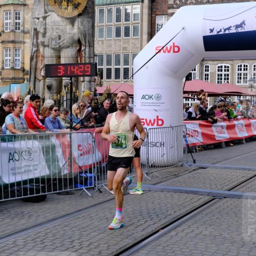 13.09.2026 - 21. swb-Marathon Bremen Tim E. http://msf.ph/oto/10354401 13.09.2026 12:45:18 Ziel 322, 814, 1187, 1840, 4474, 8285 meine-sportfotos.de