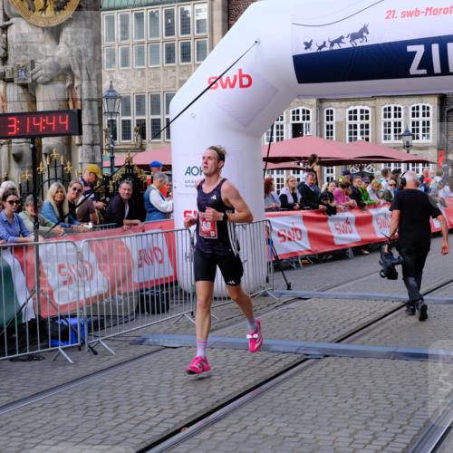 13.09.2026 - 21. swb-Marathon Bremen Tim E. http://msf.ph/oto/10354519 13.09.2026 12:45:33 Ziel 1544 meine-sportfotos.de