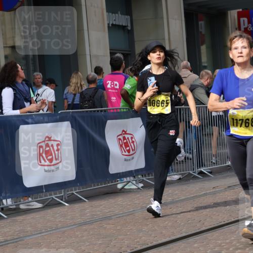 13.09.2026 - 21. swb-Marathon Bremen Strokosch-Dieckow http://msf.ph/oto/10354795 13.09.2026 11:15:56 Ziel 10242, 10665, 11026, 11081, 11139, 11181, 11200, 11264, 11385, 11448, 11573, 11768, 12057, 12151, 12306, 12539, 13508, 10474, 10572, 10900, 11217, 11307, 11549, 11613, 11778, 11897, 11940, 12046, 12137 meine-sportfotos.de
